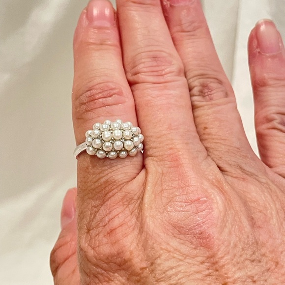 Lucas Lamerh Cultured Freshwater Pearl Cluster Ring. Rhodium over Silver. Size 9 - Picture 10 of 10